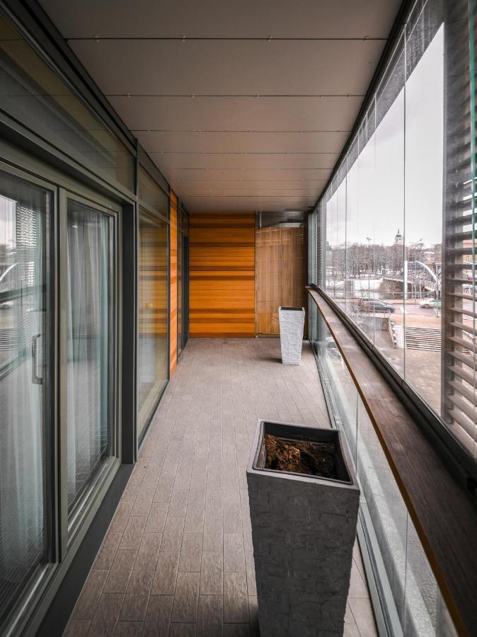 K129 Living In Center VNO